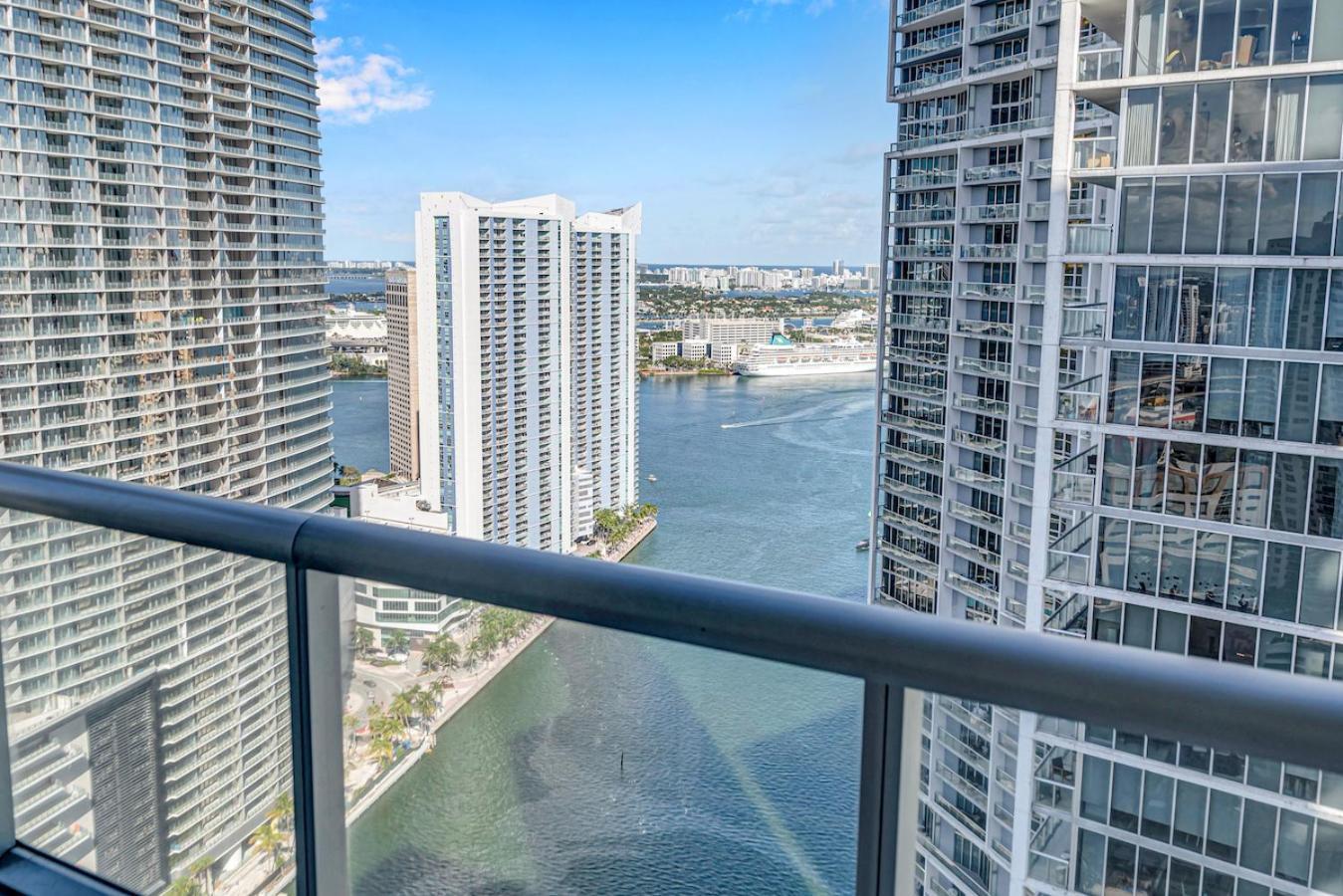 *W Icon Brickell- Luxury 2Br Highrise Corner Condo** Маями Екстериор снимка