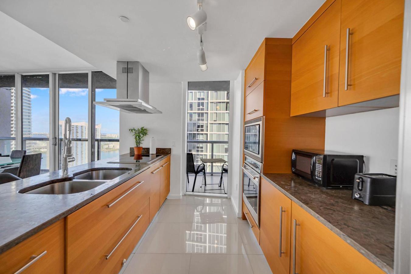 *W Icon Brickell- Luxury 2Br Highrise Corner Condo** Маями Екстериор снимка