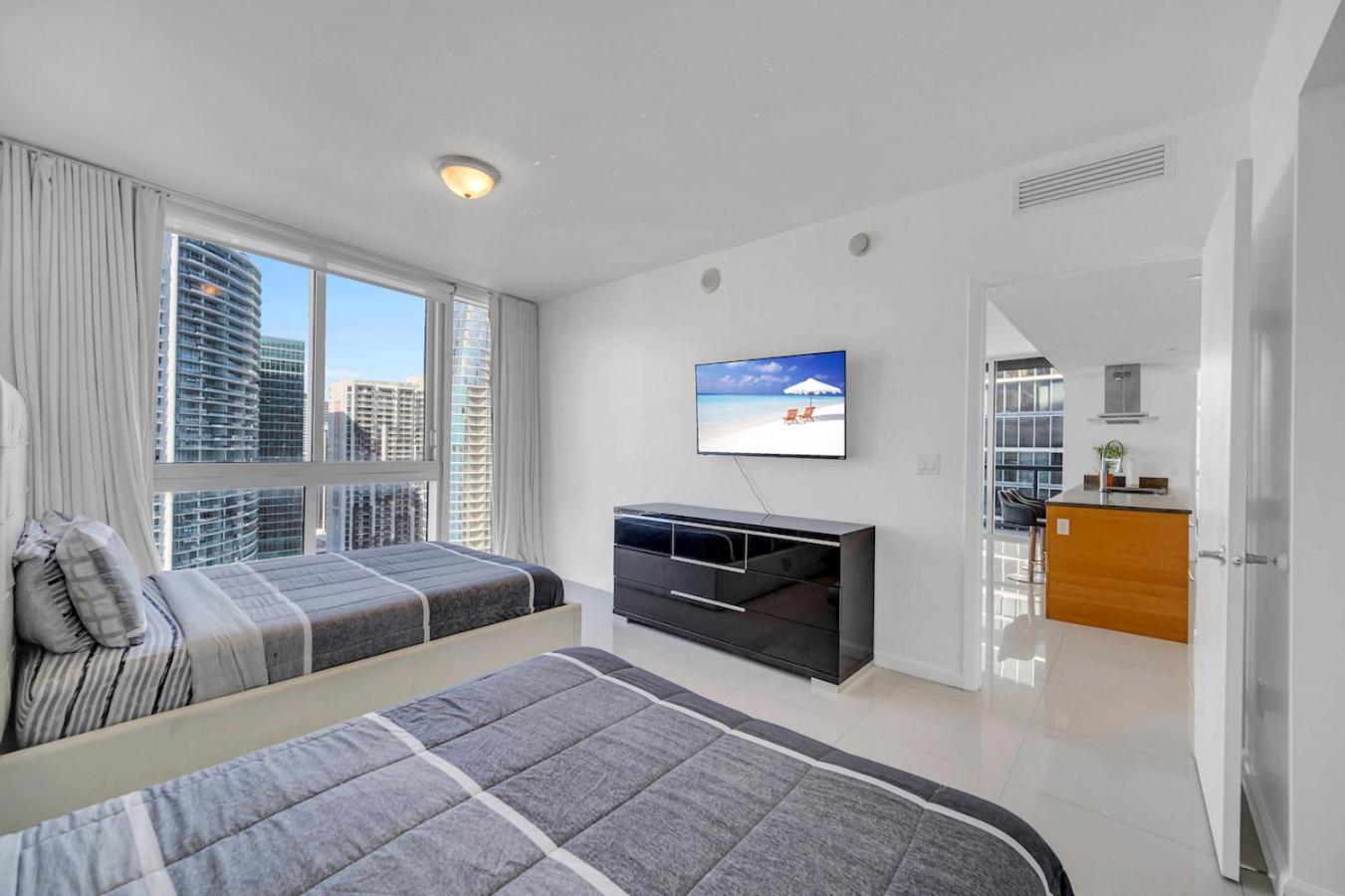 *W Icon Brickell- Luxury 2Br Highrise Corner Condo** Маями Екстериор снимка